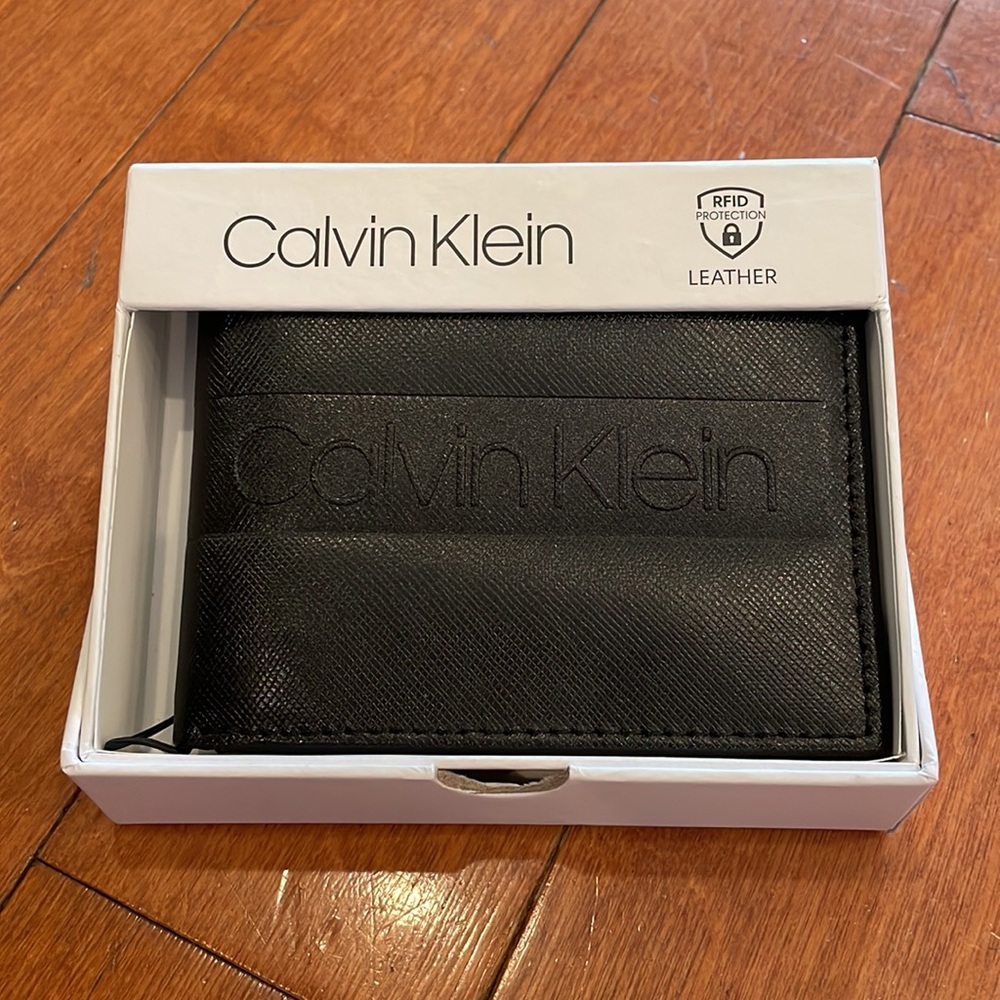 ♠️NWT Calvin Klein Leather Wallet